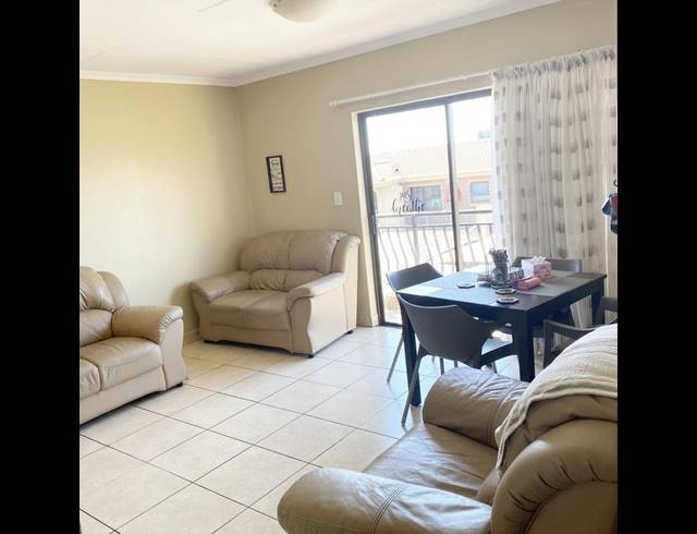 2 BEDROOM TOWNHOUSE FOR SALE IN MALVERN EAST EXT